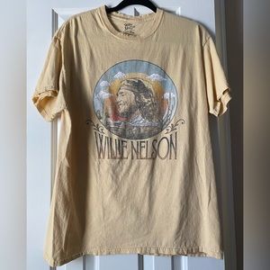 Size medium. Oversized Willie Nelson t shirt.